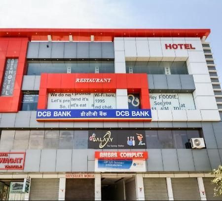 Amber Hotel Barmer Bagian luar foto