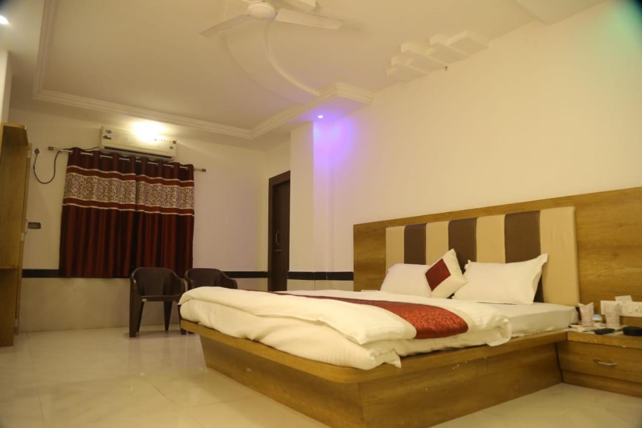 Amber Hotel Barmer Bagian luar foto